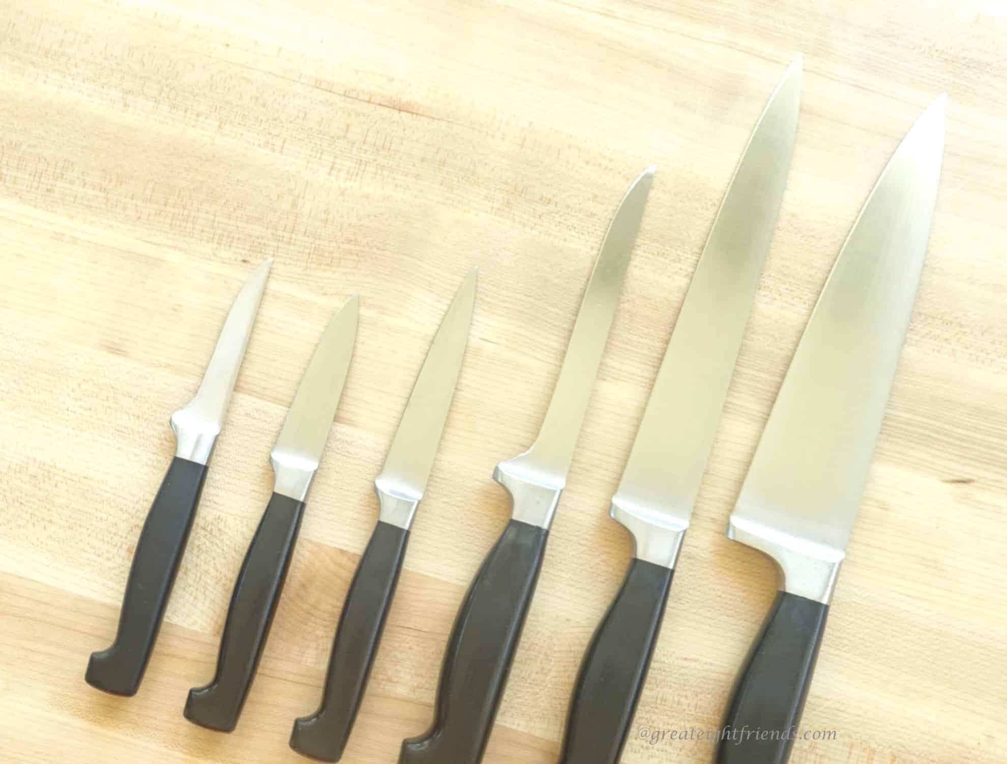 A set of 6 knives.
