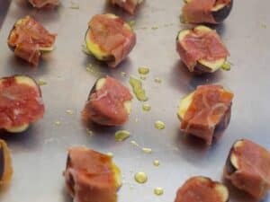 Fresh figs are an unmatchable fruit. Make this easy Figs with Prosciutto appetizer and take that sweet fruit to another level.