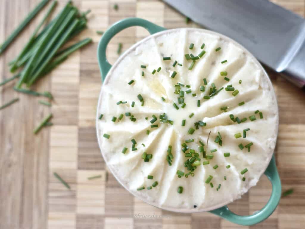 Mashed potatoes topped with chives.