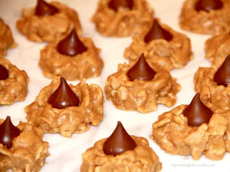 https://greateightfriends.com/wp-content/uploads/2015/12/Peanut-Butter-Kiss-Cookies-4.jpg