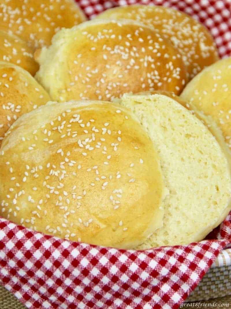 You do not need to be a professional baker to make these homemade hamburger buns! These buns are simple to make. Nothing is better than homemade bread!