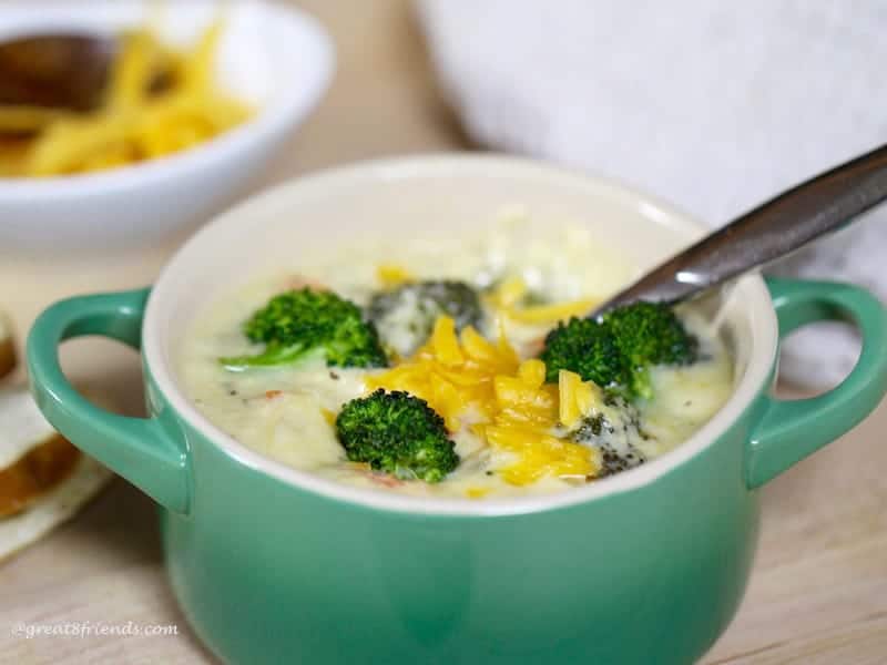Creamy Cheesy Broccoli Soup 