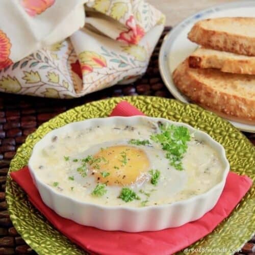 Baked Eggs with Mushrooms and Parmesan Cream - Great Eight Friends