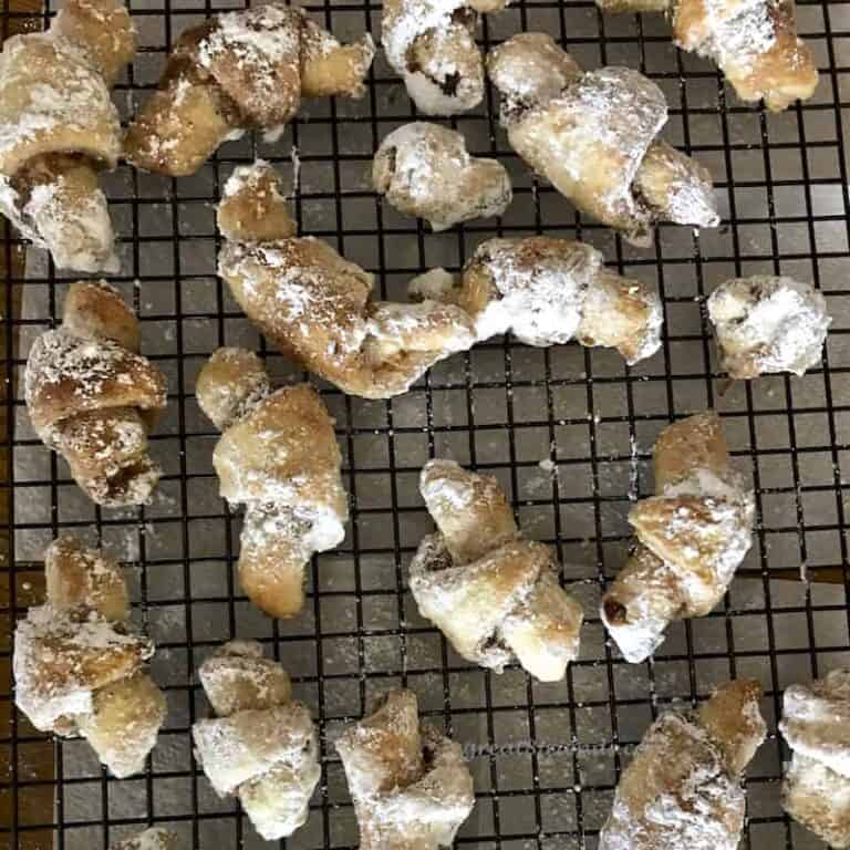 Delicious Pecan Walnut Crescent Cookies Great Eight Friends