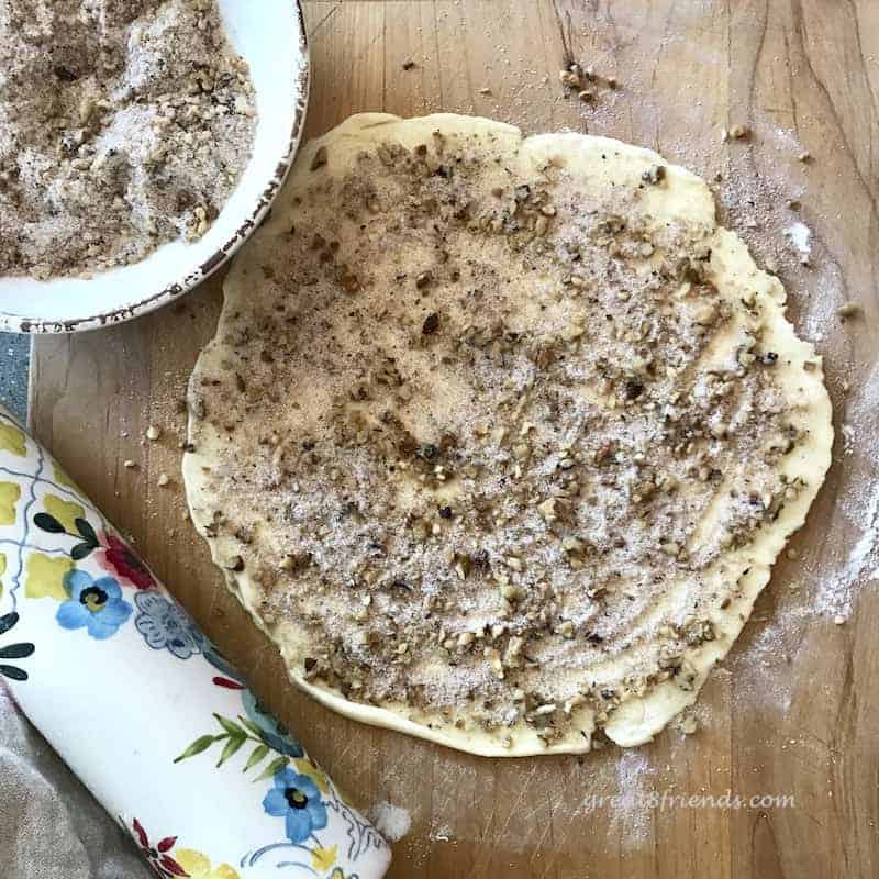 Delicious Pecan Walnut Crescent Cookies Great Eight Friends